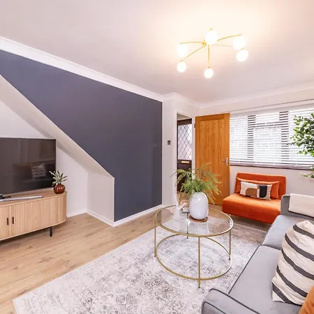Luxury House, Sleeps 6 People - 10 Mins From Solihull Nec, Bhx Airport, World Holiday home Birmingham