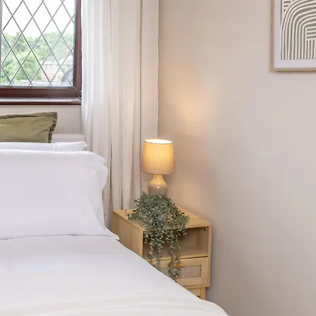 Luxury House, Sleeps 6 People - 10 Mins From Solihull Nec, Bhx Airport, World Holiday home *