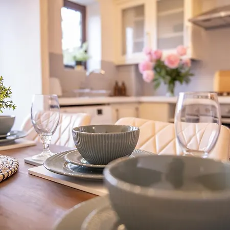 Luxury House, Sleeps 6 People - 10 Mins From Solihull Nec, Bhx Airport, World *