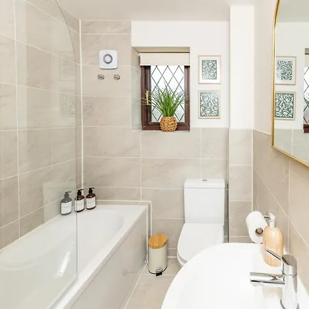 Luxury House, Sleeps 6 People - 10 Mins From Solihull Nec, Bhx Airport, World