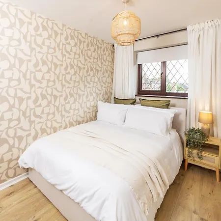 Luxury House, Sleeps 6 People - 10 Mins From Solihull Nec, Bhx Airport, World *