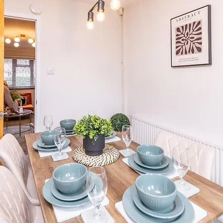 Luxury House, Sleeps 6 People - 10 Mins From Solihull Nec, Bhx Airport, World * Birmingham