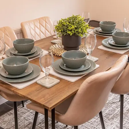 Luxury House, Sleeps 6 People - 10 Mins From Solihull Nec, Bhx Airport, World